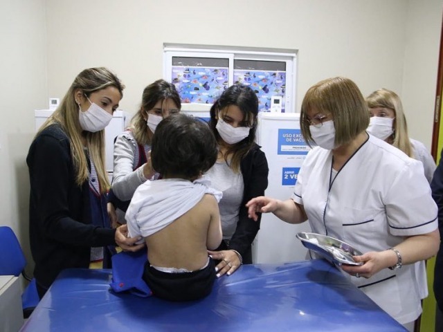 COVID-19: COMIENZA LA VACUNACIÓN EN NIÑOS DE 6 MESES A 3 AÑOS
