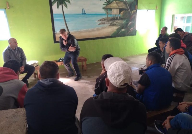 CAPUTO DIO UNA CHARLA A INTERNOS DEL EQUIPO «CATRIEL RUGBY CLUB»